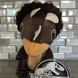 JURASSIC WORLD Triceratops Dinosaur Sitting Plush / Limited  Edition / BRAND NEW